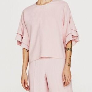 Zara women ruffle Blouse
Size XS